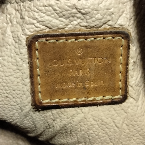 Genuine Louis Vuitton Monogram Cosmetic Pouch - Picture 6 of 16